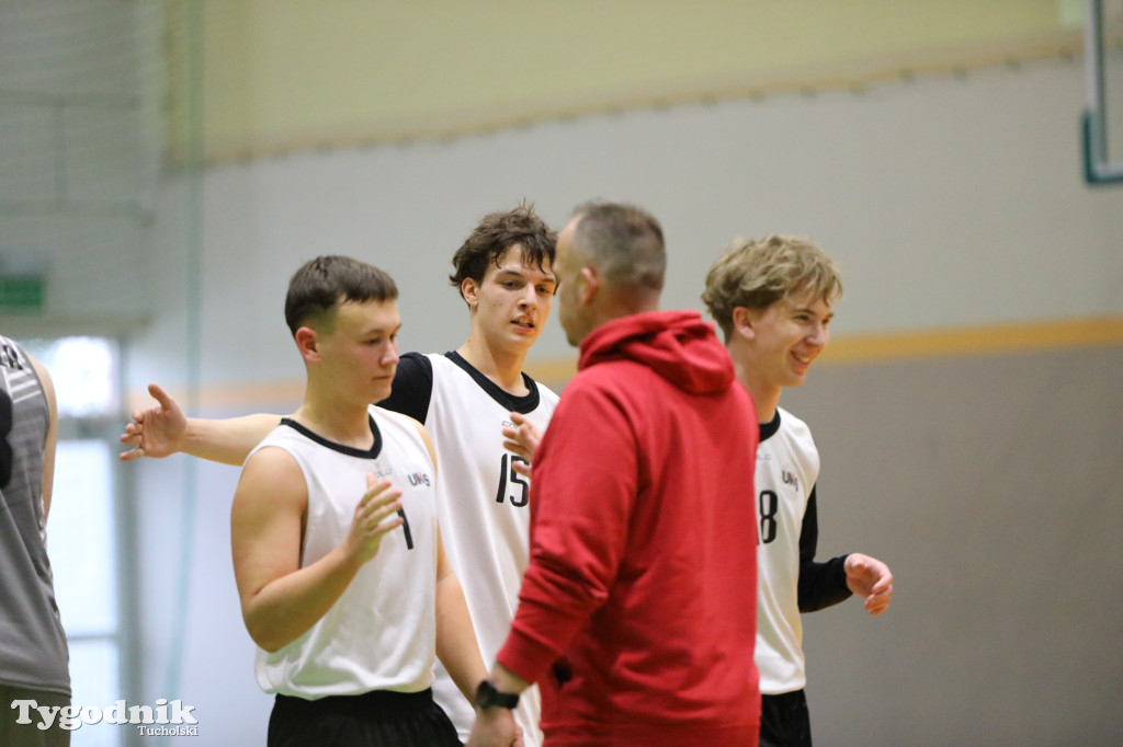 Koszykówka: gospodarze zabrali puchar dyrektora