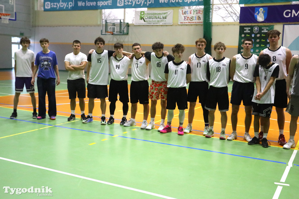 Koszykówka: gospodarze zabrali puchar dyrektora