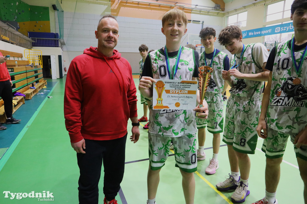 Koszykówka: gospodarze zabrali puchar dyrektora