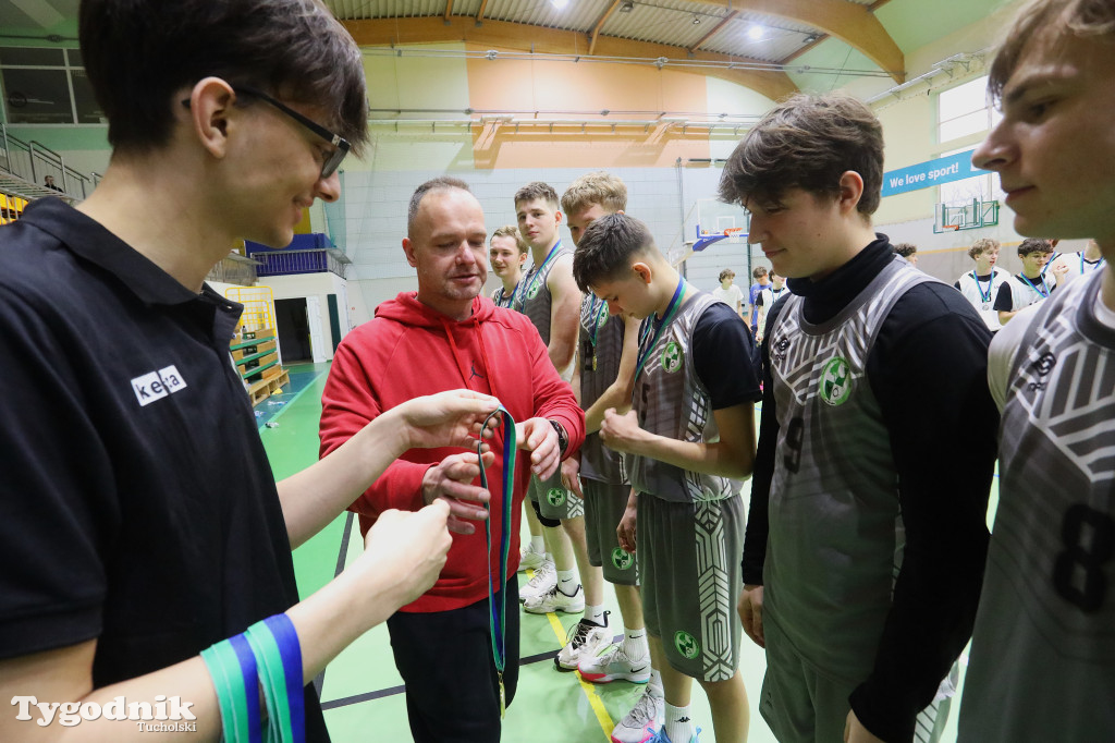 Koszykówka: gospodarze zabrali puchar dyrektora