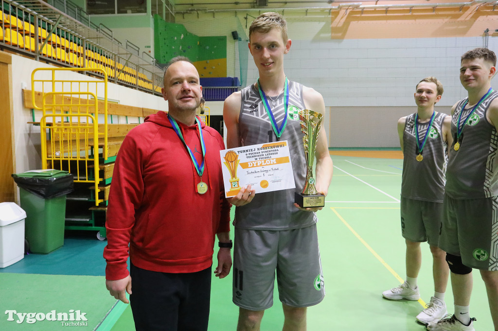 Koszykówka: gospodarze zabrali puchar dyrektora