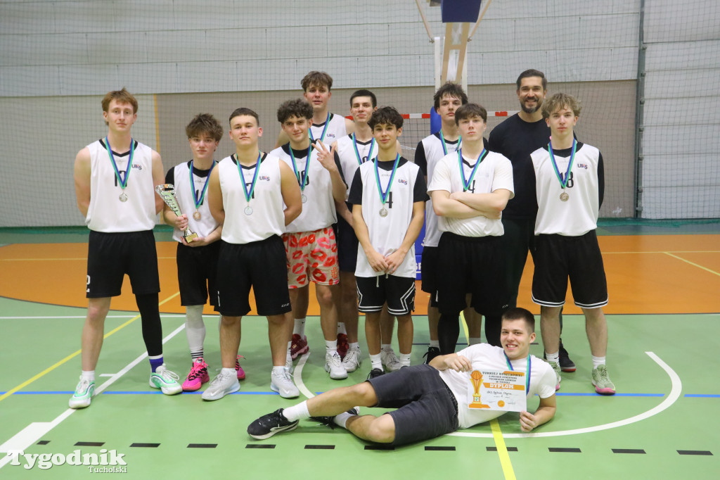 Koszykówka: gospodarze zabrali puchar dyrektora