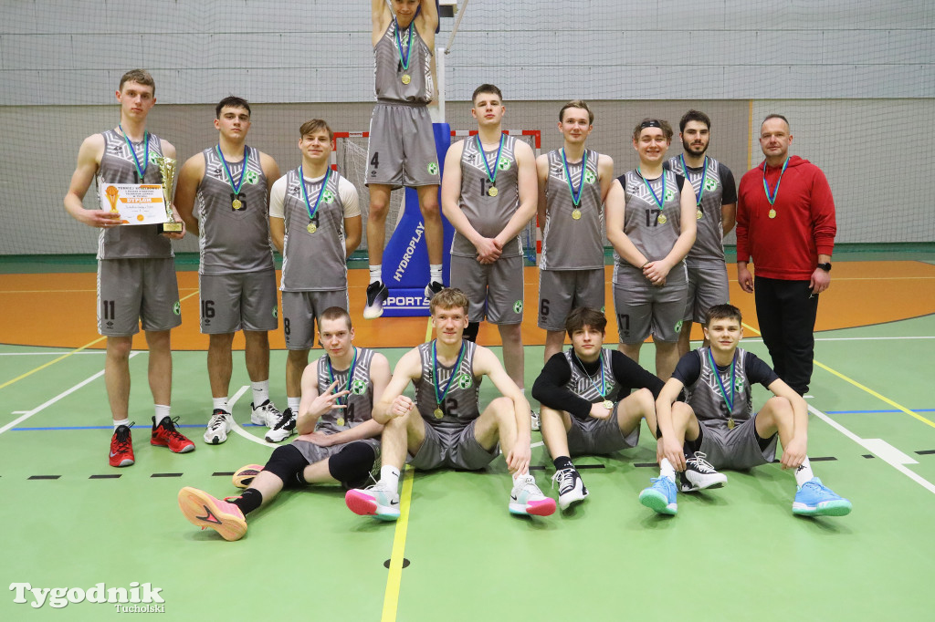 Koszykówka: gospodarze zabrali puchar dyrektora