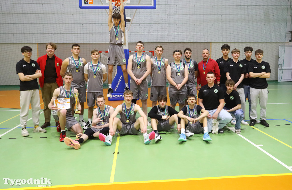 Koszykówka: gospodarze zabrali puchar dyrektora