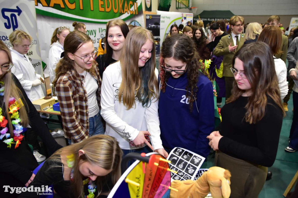 Tuchola: Tłum zainteresowanych na Targach Pracy i Festiwalu Służb Mundurowych