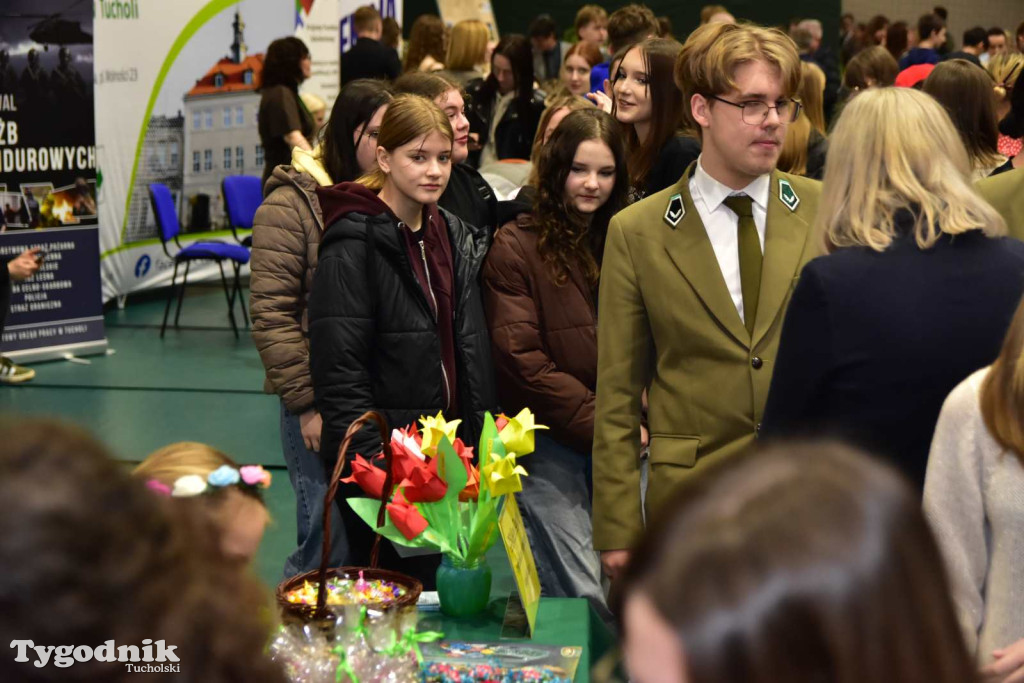 Tuchola: Tłum zainteresowanych na Targach Pracy i Festiwalu Służb Mundurowych