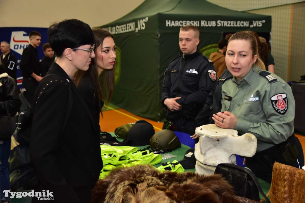 Tuchola: Tłum zainteresowanych na Targach Pracy i Festiwalu Służb Mundurowych