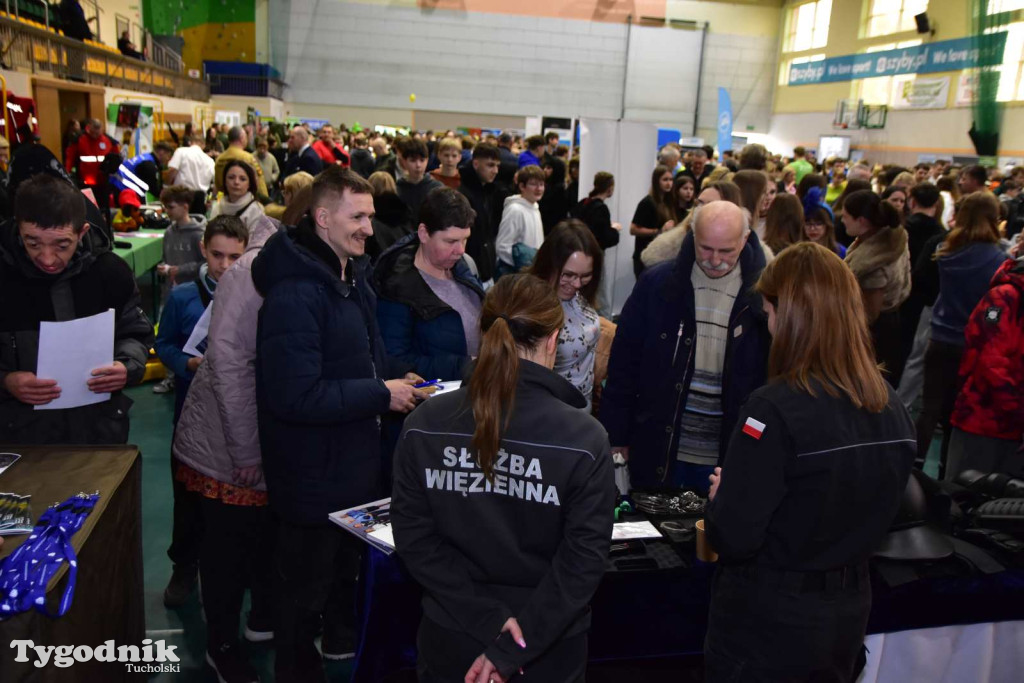 Tuchola: Tłum zainteresowanych na Targach Pracy i Festiwalu Służb Mundurowych