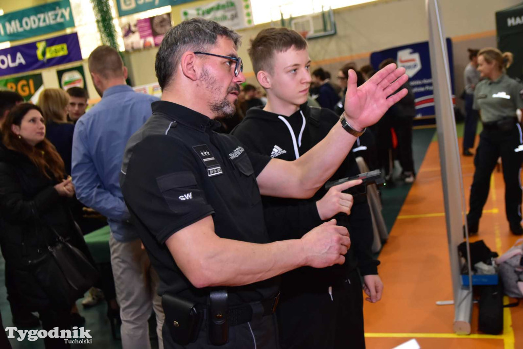 Tuchola: Tłum zainteresowanych na Targach Pracy i Festiwalu Służb Mundurowych