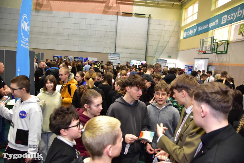 Tuchola: Tłum zainteresowanych na Targach Pracy i Festiwalu Służb Mundurowych