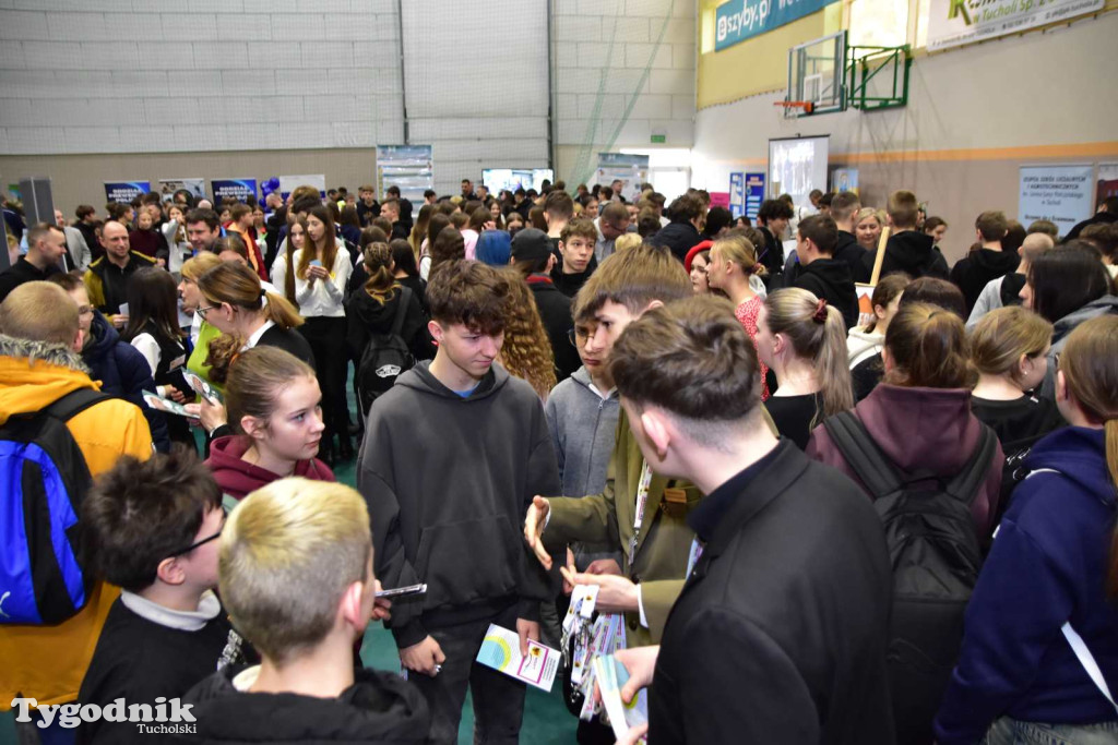 Tuchola: Tłum zainteresowanych na Targach Pracy i Festiwalu Służb Mundurowych