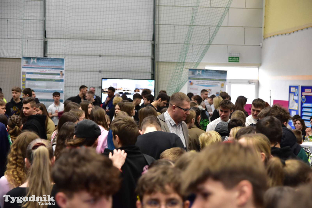 Tuchola: Tłum zainteresowanych na Targach Pracy i Festiwalu Służb Mundurowych