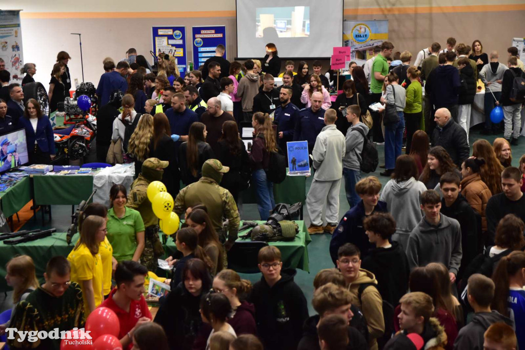 Tuchola: Tłum zainteresowanych na Targach Pracy i Festiwalu Służb Mundurowych