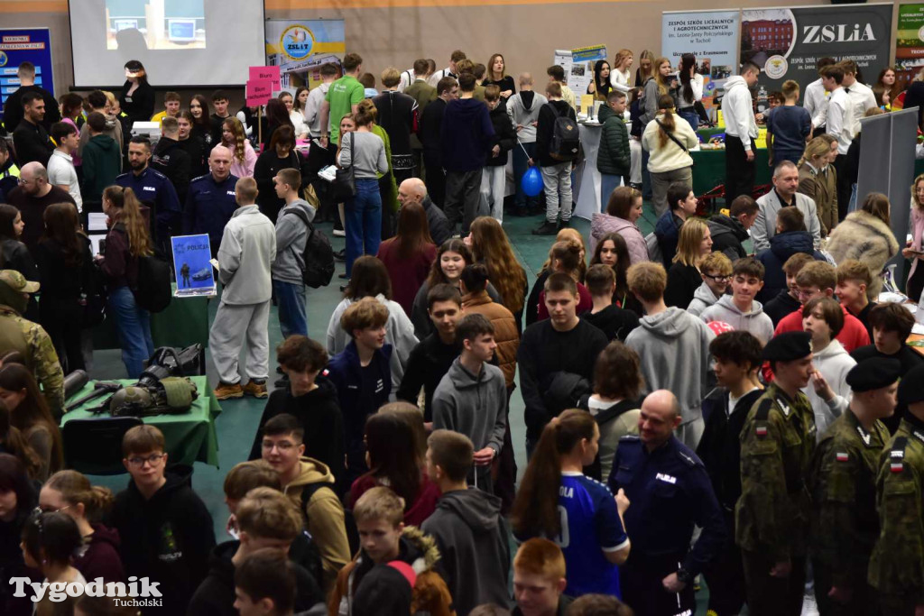 Tuchola: Tłum zainteresowanych na Targach Pracy i Festiwalu Służb Mundurowych