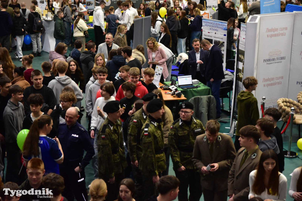 Tuchola: Tłum zainteresowanych na Targach Pracy i Festiwalu Służb Mundurowych