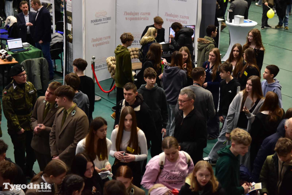 Tuchola: Tłum zainteresowanych na Targach Pracy i Festiwalu Służb Mundurowych