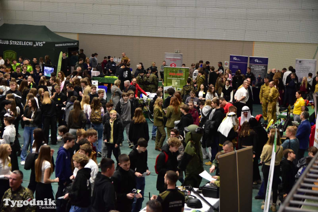 Tuchola: Tłum zainteresowanych na Targach Pracy i Festiwalu Służb Mundurowych