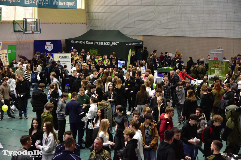 Tuchola: Tłum zainteresowanych na Targach Pracy i Festiwalu Służb Mundurowych