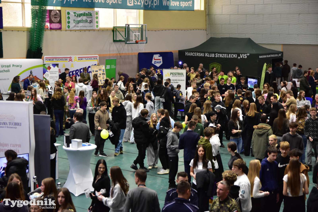 Tuchola: Tłum zainteresowanych na Targach Pracy i Festiwalu Służb Mundurowych