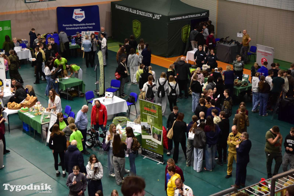 Tuchola: Tłum zainteresowanych na Targach Pracy i Festiwalu Służb Mundurowych