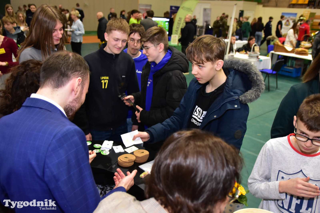 Tuchola: Tłum zainteresowanych na Targach Pracy i Festiwalu Służb Mundurowych