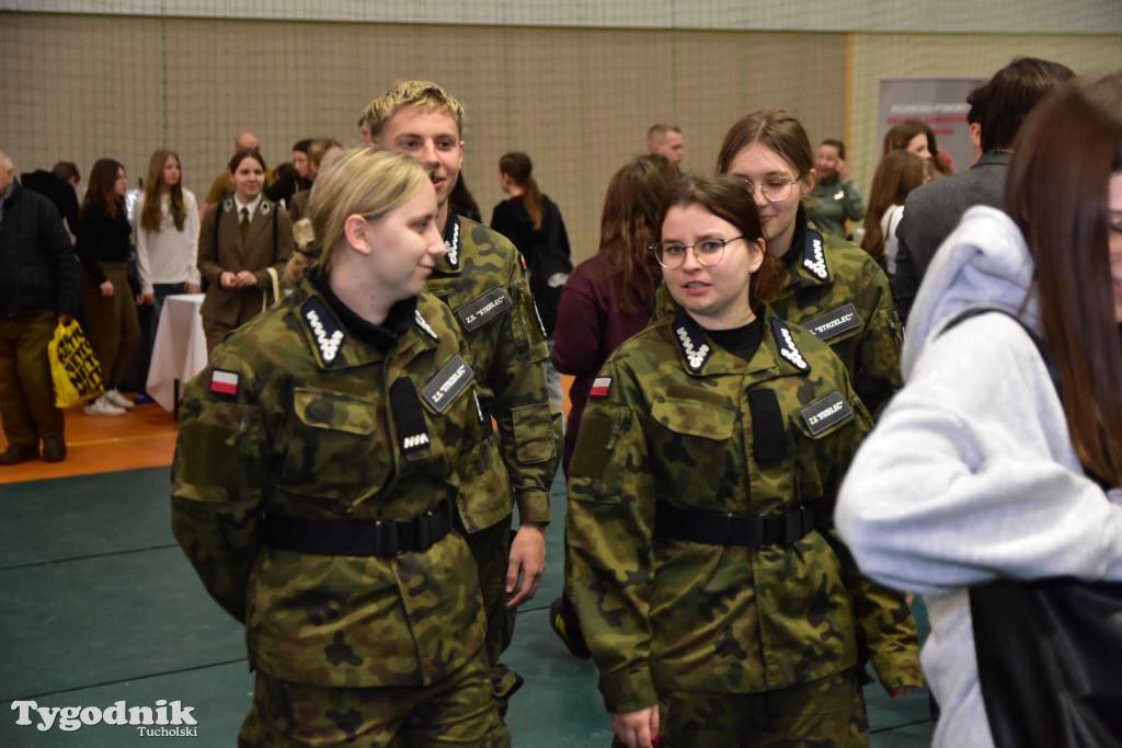 Tuchola: Tłum zainteresowanych na Targach Pracy i Festiwalu Służb Mundurowych