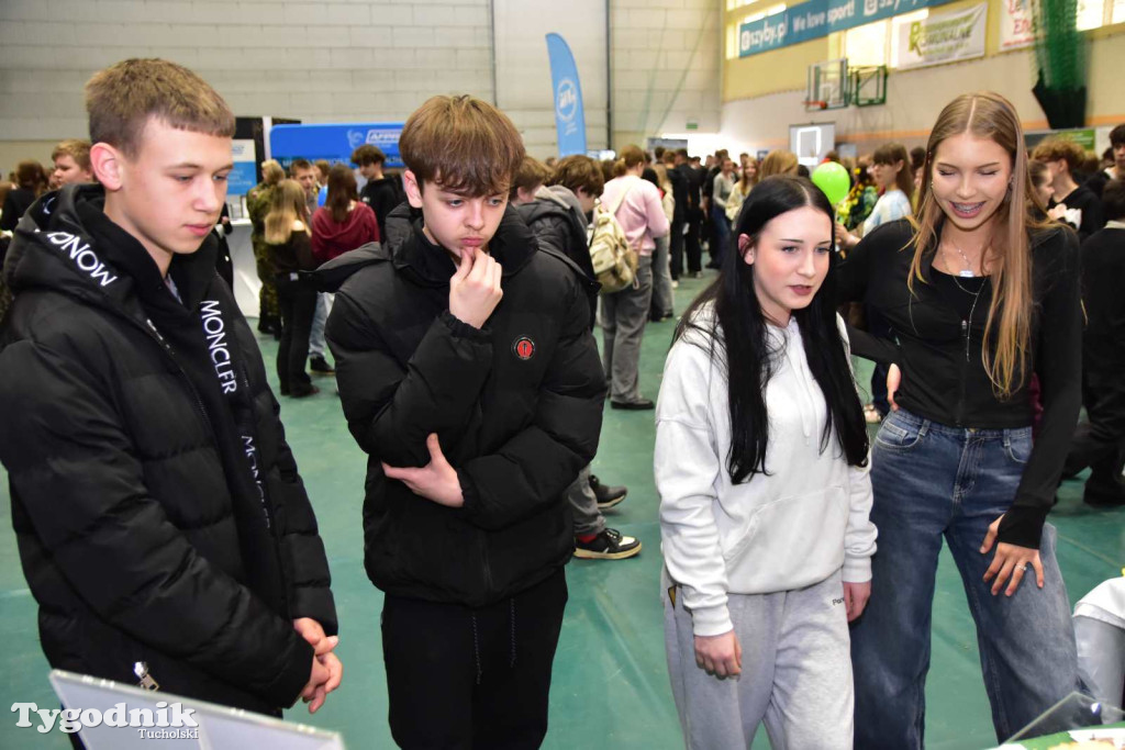 Tuchola: Tłum zainteresowanych na Targach Pracy i Festiwalu Służb Mundurowych