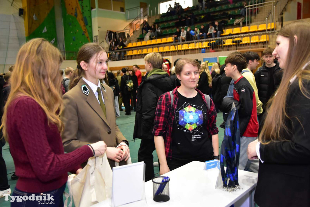 Tuchola: Tłum zainteresowanych na Targach Pracy i Festiwalu Służb Mundurowych