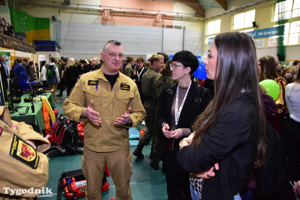 Tuchola: Tłum zainteresowanych na Targach Pracy i Festiwalu Służb Mundurowych