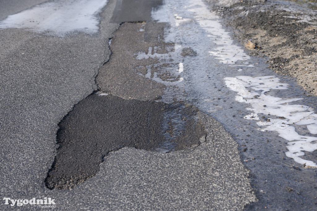 Kiedy w końcu wyremontują drogę w Bysławiu?! Drogowcy czekają na... zadanie gminy