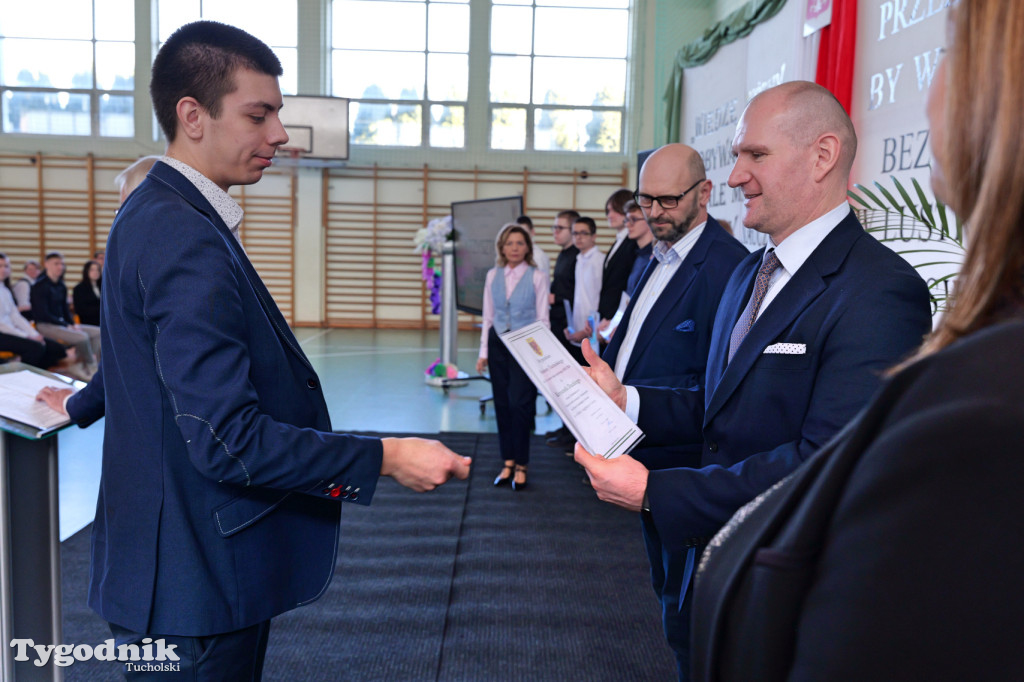 Stypendia starosty: Nowodworek, ZSLiA, ZSLiT