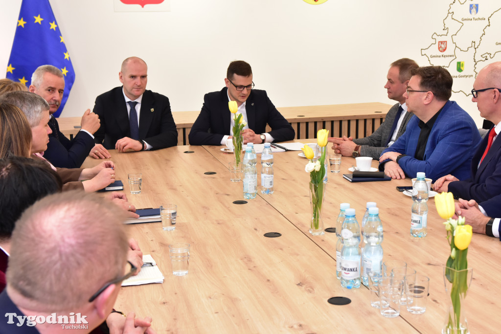 Wizyta wojewody Michała Sztybla w powiecie tucholskim. Rozmawiali o ochronie ludności i obronie cywilnej