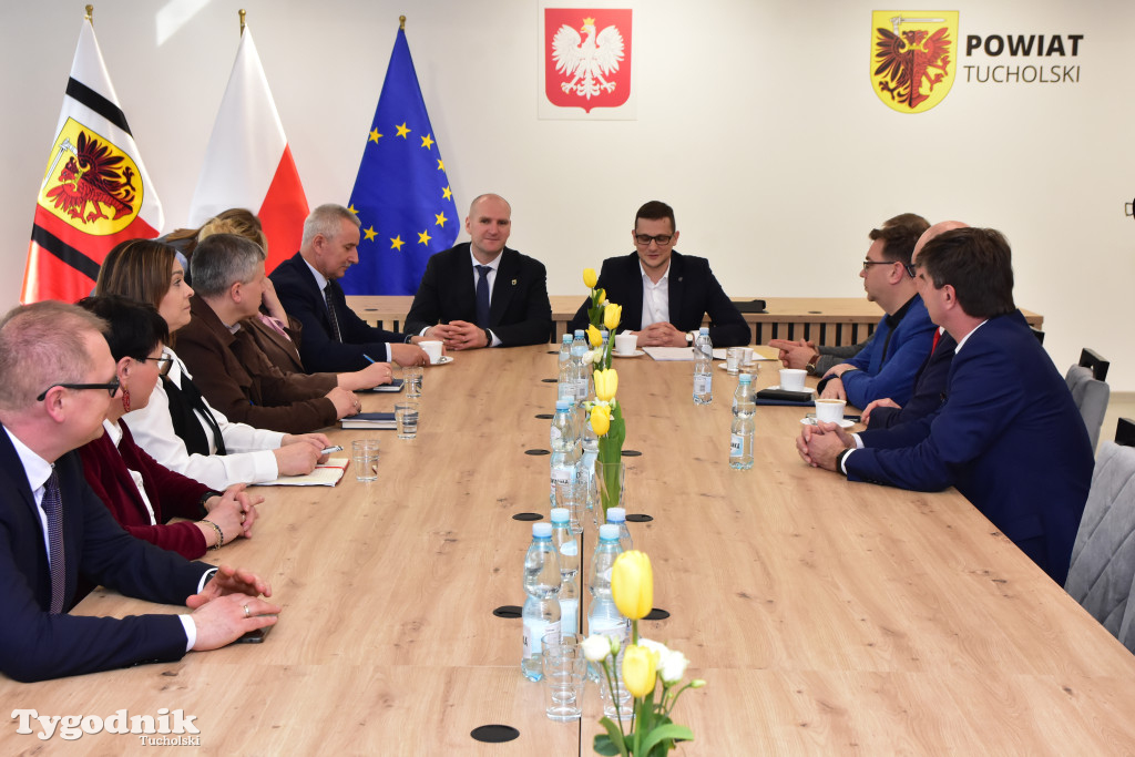 Wizyta wojewody Michała Sztybla w powiecie tucholskim. Rozmawiali o ochronie ludności i obronie cywilnej