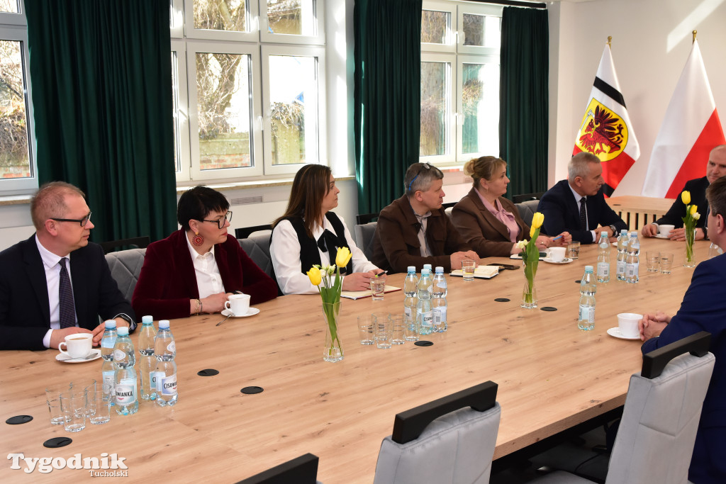 Wizyta wojewody Michała Sztybla w powiecie tucholskim. Rozmawiali o ochronie ludności i obronie cywilnej