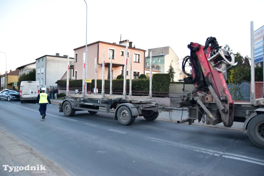Zderzenie trzech pojazdów na ul. Warszawskiej w Tucholi