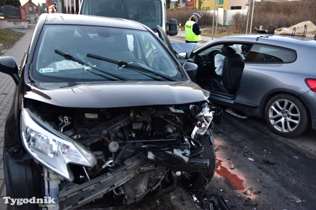 Zderzenie trzech pojazdów na ul. Warszawskiej w Tucholi