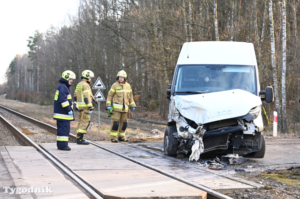 Wierzchucin: Bus wjechał pod pociąg