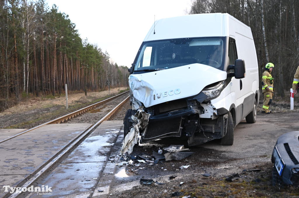 Wierzchucin: Bus wjechał pod pociąg