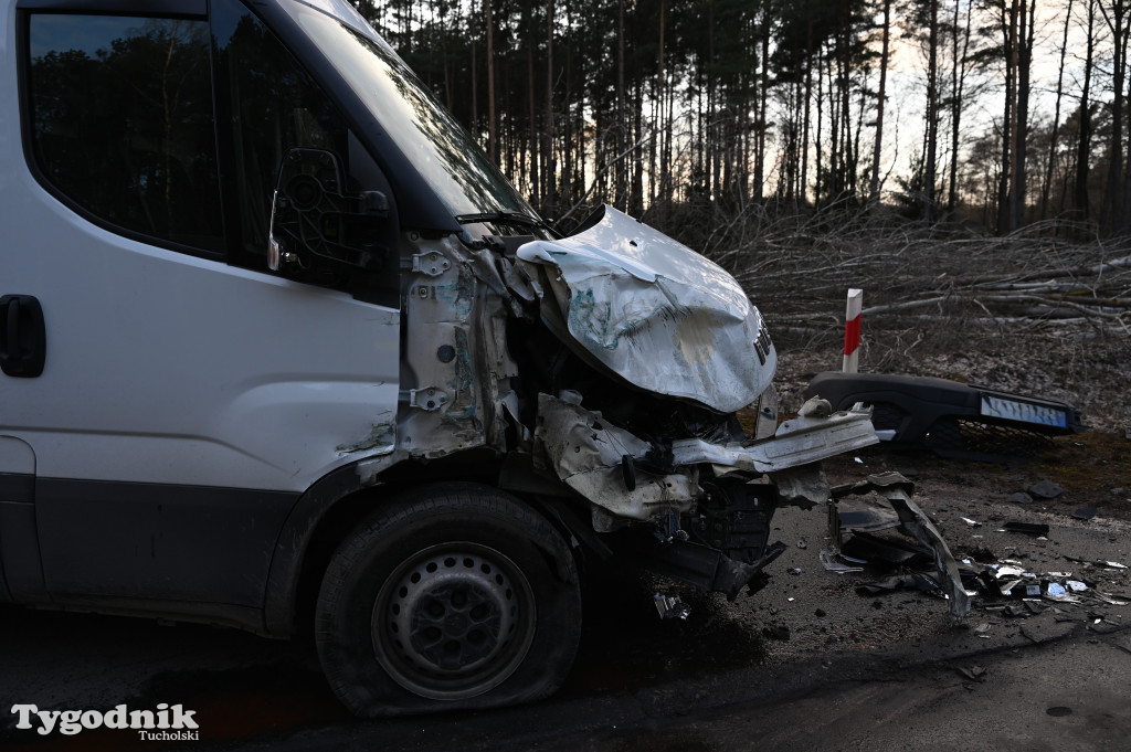 Wierzchucin: Bus wjechał pod pociąg