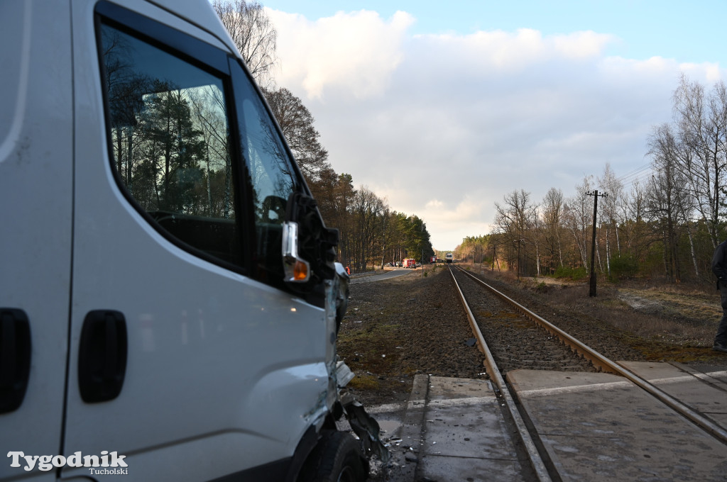 Wierzchucin: Bus wjechał pod pociąg