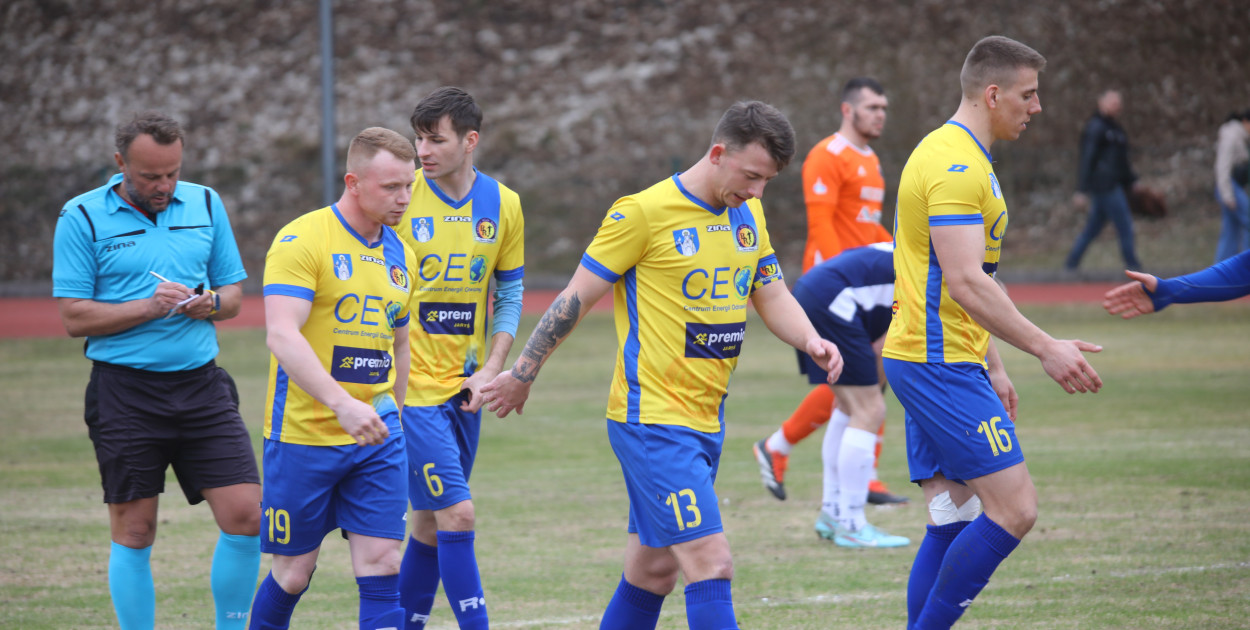 Chełminianka Chełmno - Rawys CEO Raciąż 1:4 (1:2). Bramki: Prondziński (4,88), Damian Rybacki (36), Guladi Kokoladze (63)