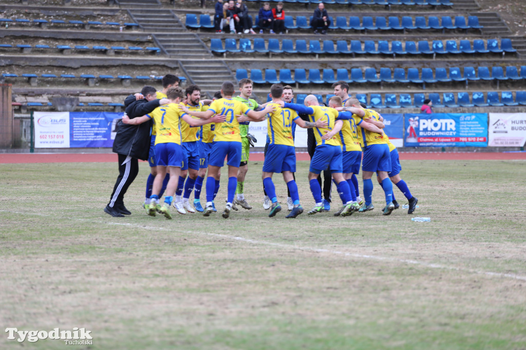 Chełminianka Chełmno - Rawys CEO Raciąż 1:4 (1:2). Bramki: Prondziński (4,88), Damian Rybacki (36), Guladi Kokoladze (63)