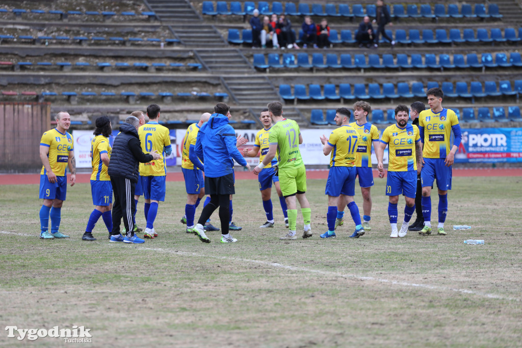 Chełminianka Chełmno - Rawys CEO Raciąż 1:4 (1:2). Bramki: Prondziński (4,88), Damian Rybacki (36), Guladi Kokoladze (63)