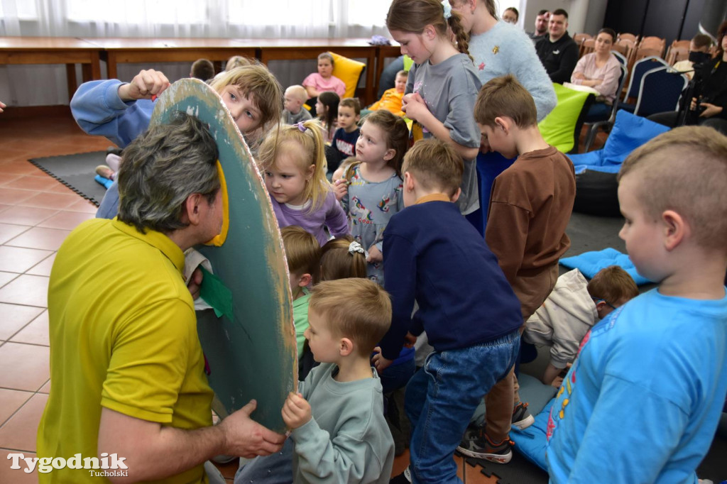 Spektakl lalkowy w B-CK w Kęsowie