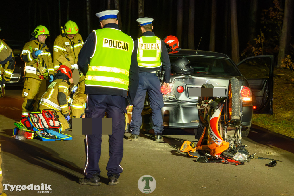 Wypadek z udziałem motocyklisty i osobówki koło Cekcynka