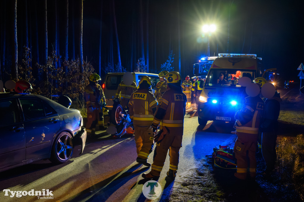 Wypadek z udziałem motocyklisty i osobówki koło Cekcynka