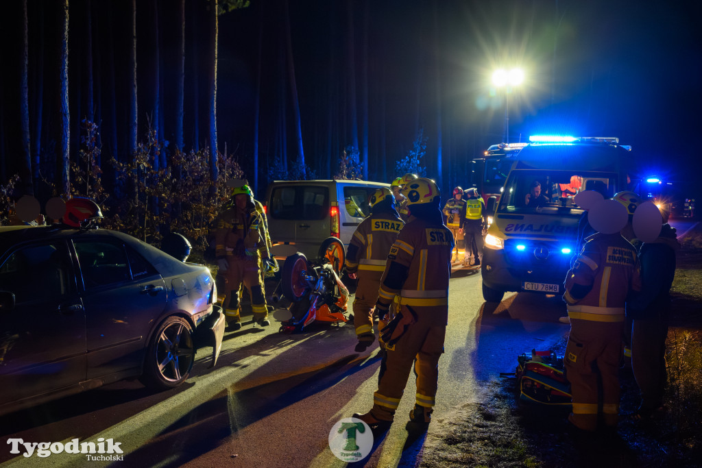 Wypadek z udziałem motocyklisty i osobówki koło Cekcynka