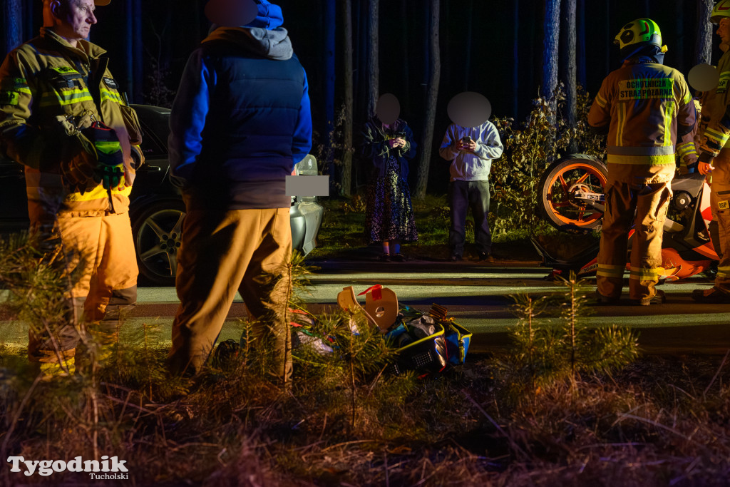 Wypadek z udziałem motocyklisty i osobówki koło Cekcynka