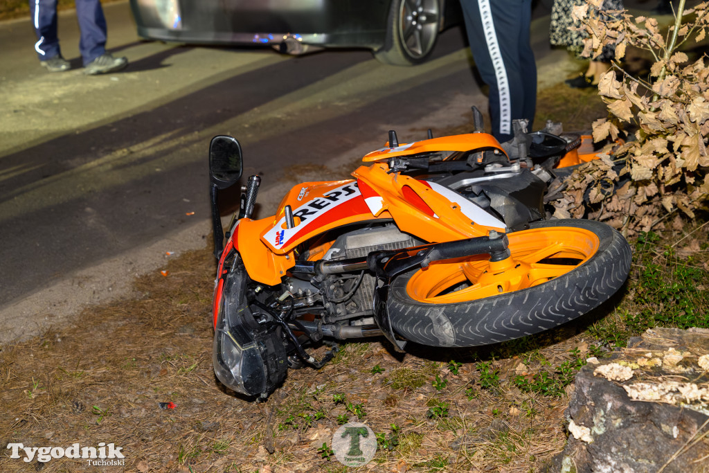 Wypadek z udziałem motocyklisty i osobówki koło Cekcynka