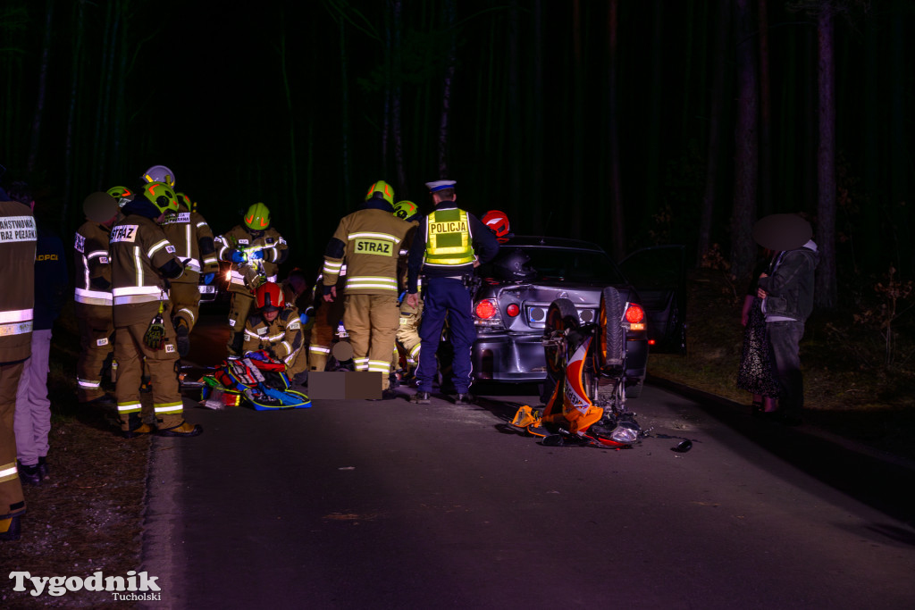 Wypadek z udziałem motocyklisty i osobówki koło Cekcynka